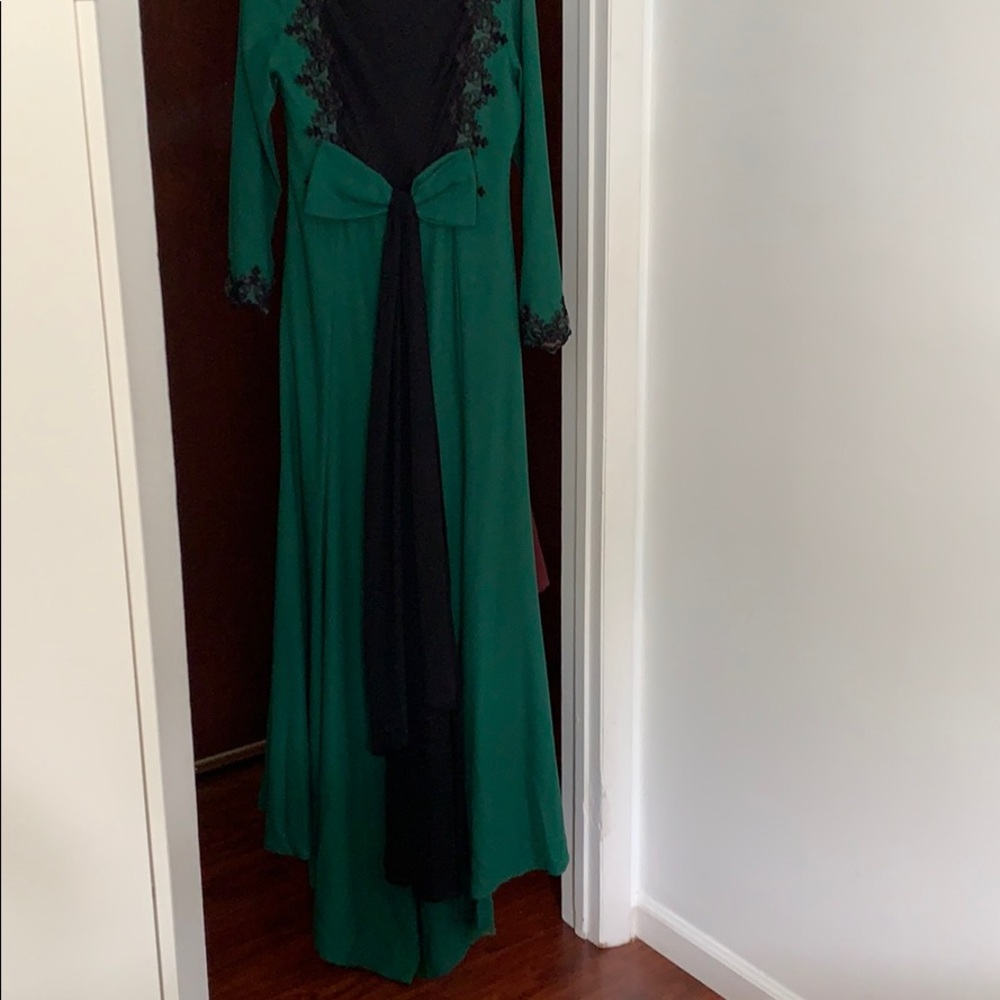 Modest dress - Picture 5 of 5